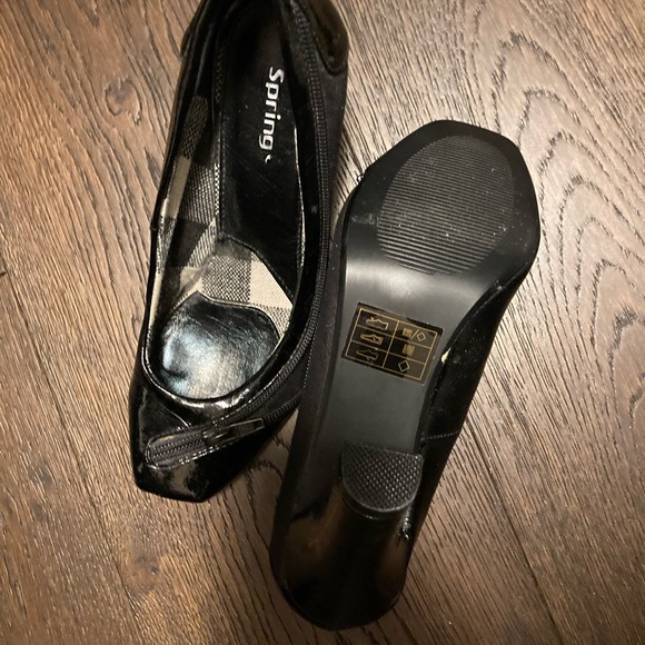 Unique and beautiful heels - Picture 3 of 4